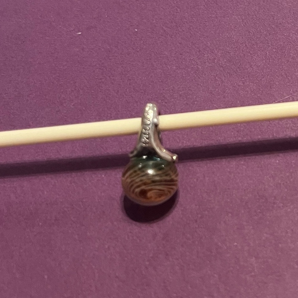 Trollbeads Retired Autumn charm. Item # TAGBE-00106.